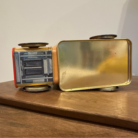 Coca Cola Delivery Truck Shaped Vintage 1995 Collector Tin Storage Box 4H 7.5L - Picture 6 of 10